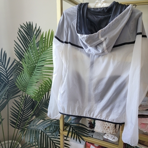 Nike Black and White Wind Breaker Jacket- Women's Size Medium - Picture 5 of 5